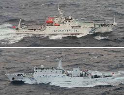 日本の接続水域内を航行する支那監視船「海監５０」（上）と「海監６６」.jpg